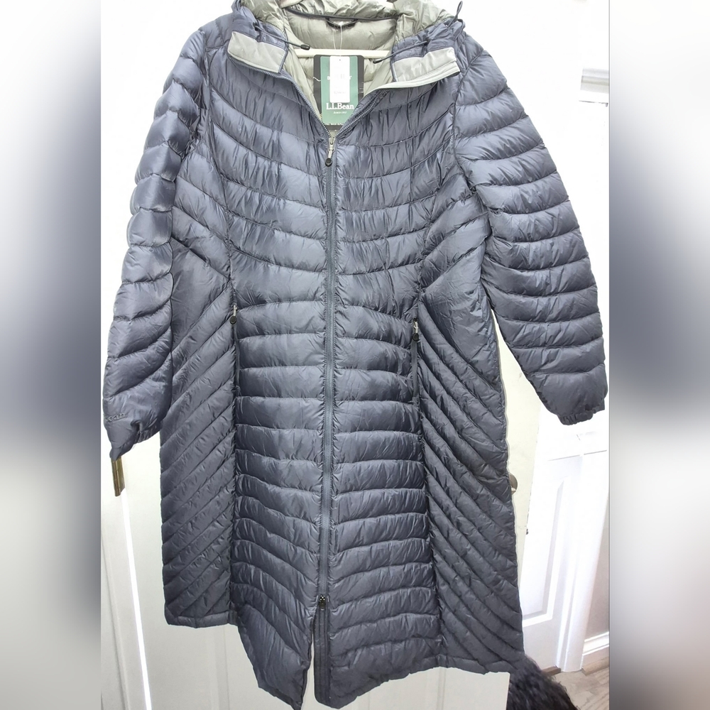 NWT Women's L.L. Bean Ultralight 850 Down Hooded Coat